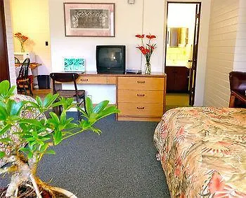 Dolphin Bay Hotel Hilo