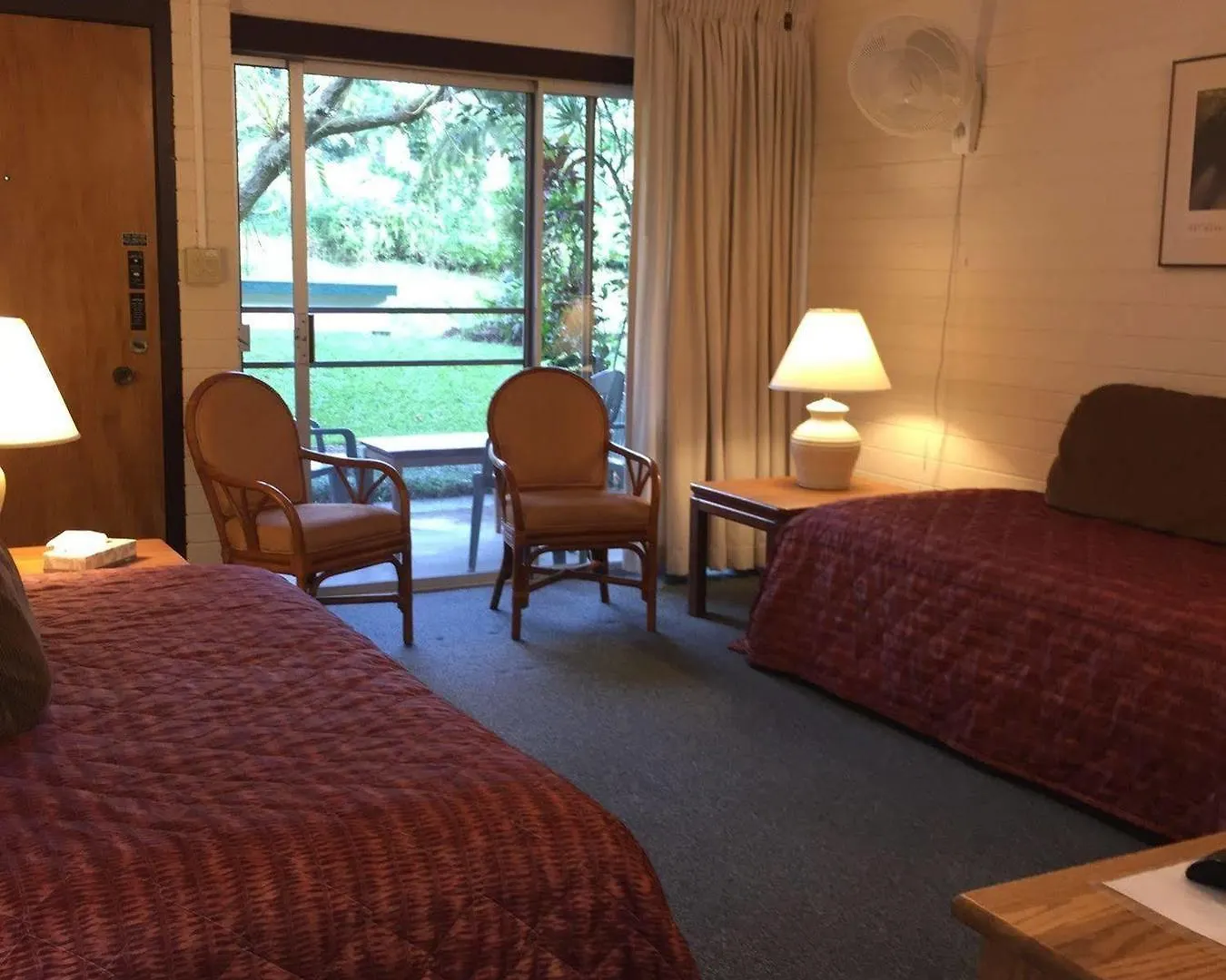 Dolphin Bay Hotel Hilo